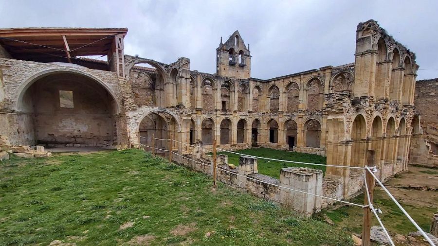 Claustro del monasterio de Santa María de Rioseco
