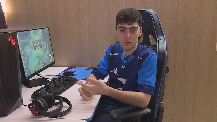 Pedro, más conocido como Marky, es  'progamer' y cuenta cómo llegó a profesional de los e-sports y cuánto