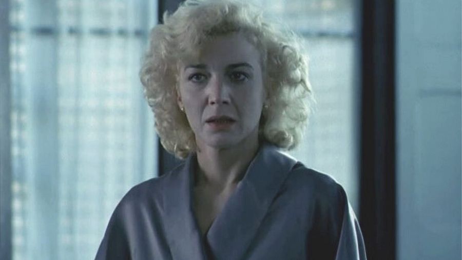 Marisa Paredes es Griselda en 'Tras el cristal' (1986)