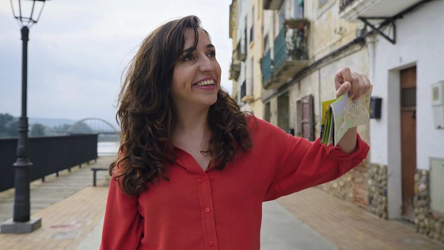 L'Anna Bertran és l'eixerida guia que ens porta a Móra d'Ebre i Móra la Nova a Perduts en el temps