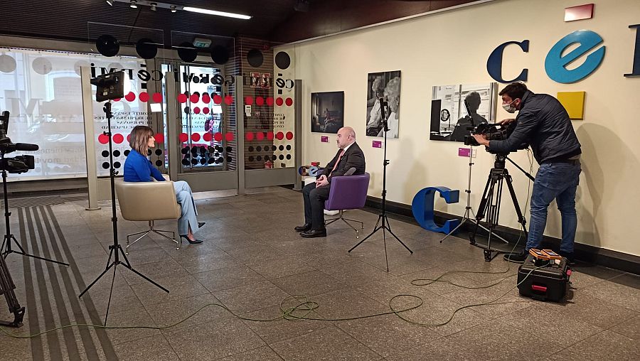 El equipo de Parlamento durante la entrevista con el presidente del CERMI