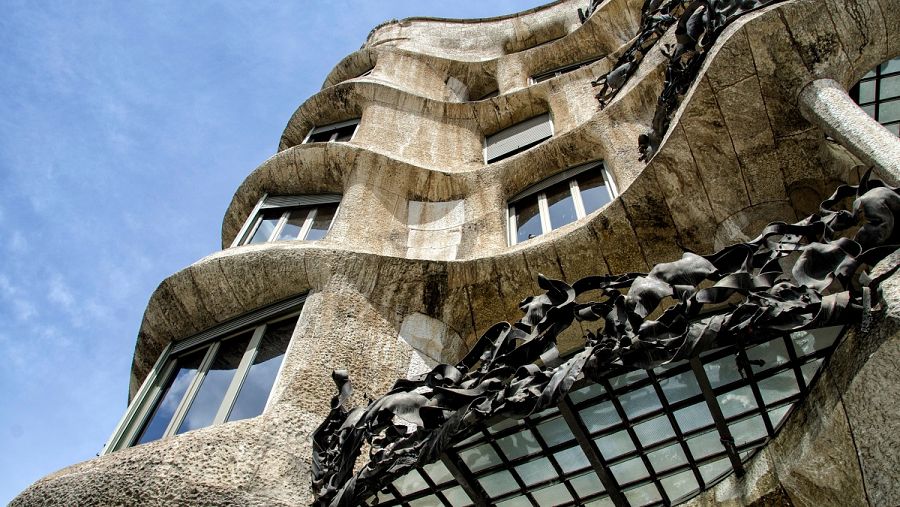La fachada de Casa Milà (La Pedrera)