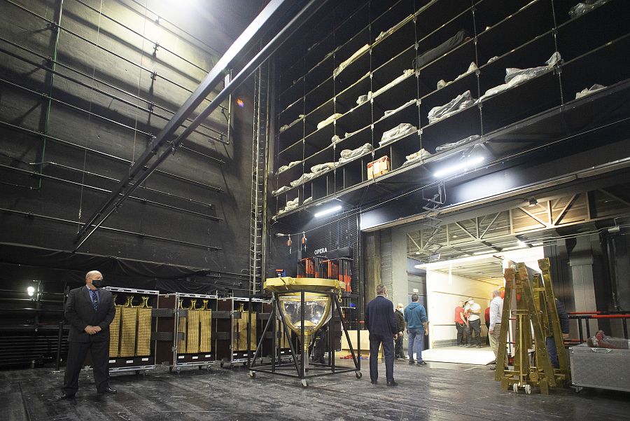 Llegan al Teatro Real los bombos de la Lotería de Navidad