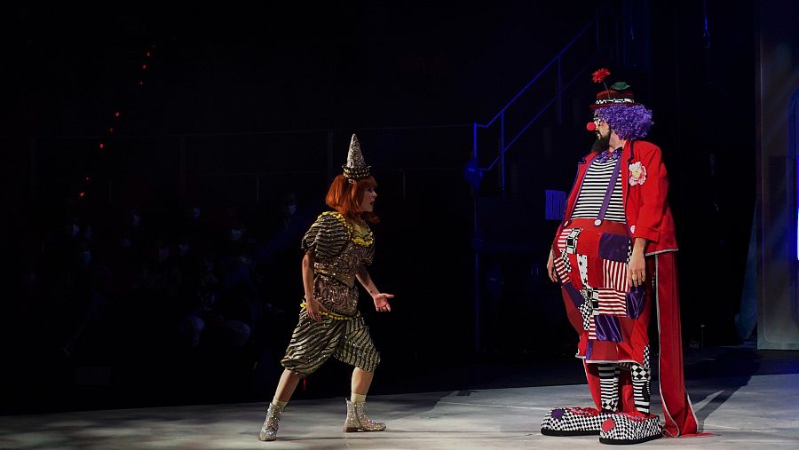 El Op Art, o arte óptico tienen especial protagonismo en el vestuario del villano al que se enfrenta la protagonista