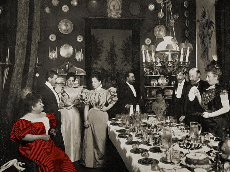 Emilia Pardo Bazán en una reunión social