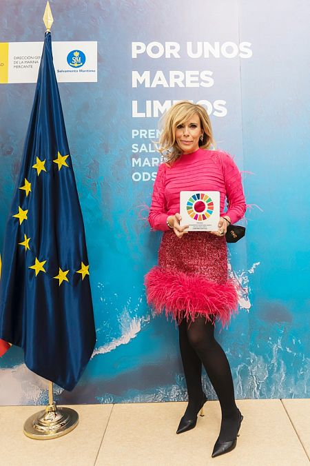 María Eizaguirre con el premio de salvamento marítimo