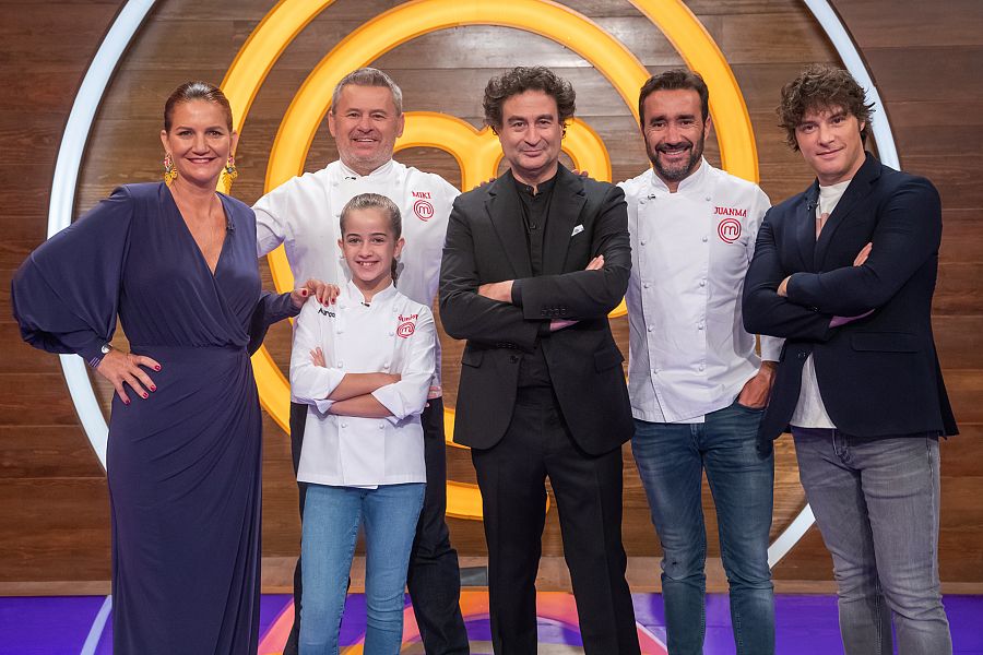 Los jueces con Aurora, Miki y Juanma Castaño