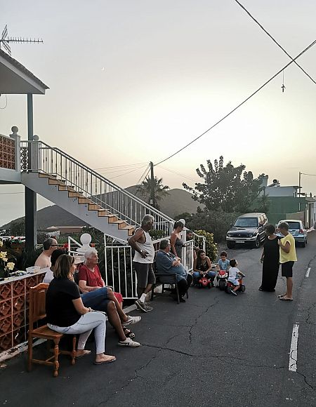 Imagen de la familia Ávarez Pérez, antes de que erupcionase el volcán.