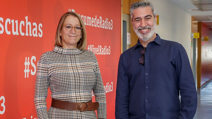 Inma Parrondo, la hija de Gil Parrondo, junto a Arturo Martín