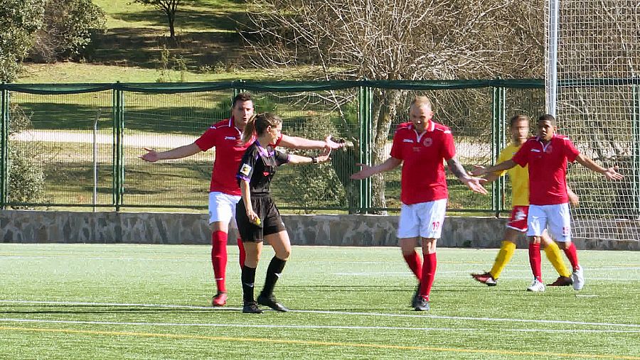 Árbitras en el futbol de hombres