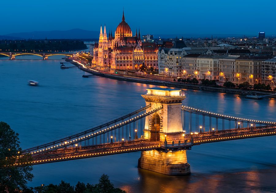 Puente junto al Parlamento