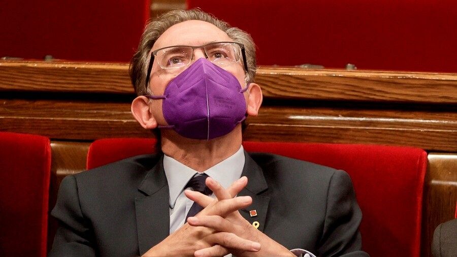 El conseller d'Economia, Jaume Giró, durant el debat al Parlament