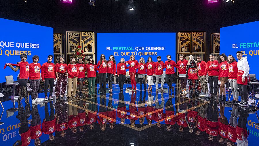 Foto de grupo: todos listos para el Benidorm Fest