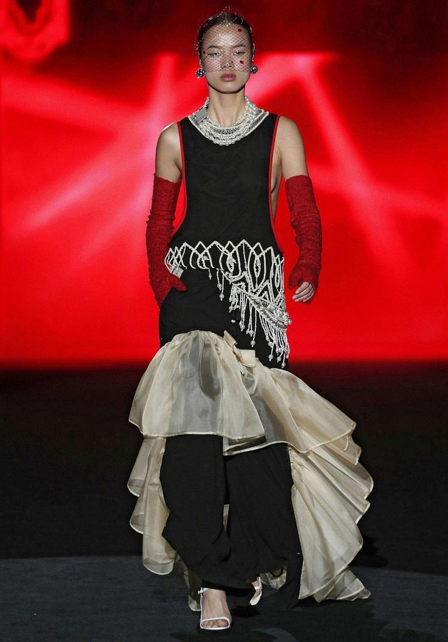 Queen of the night, el debut sobre la pasarela madrileña de Guillermo Décimo, nos regala modernidad y exceso en clave sporty