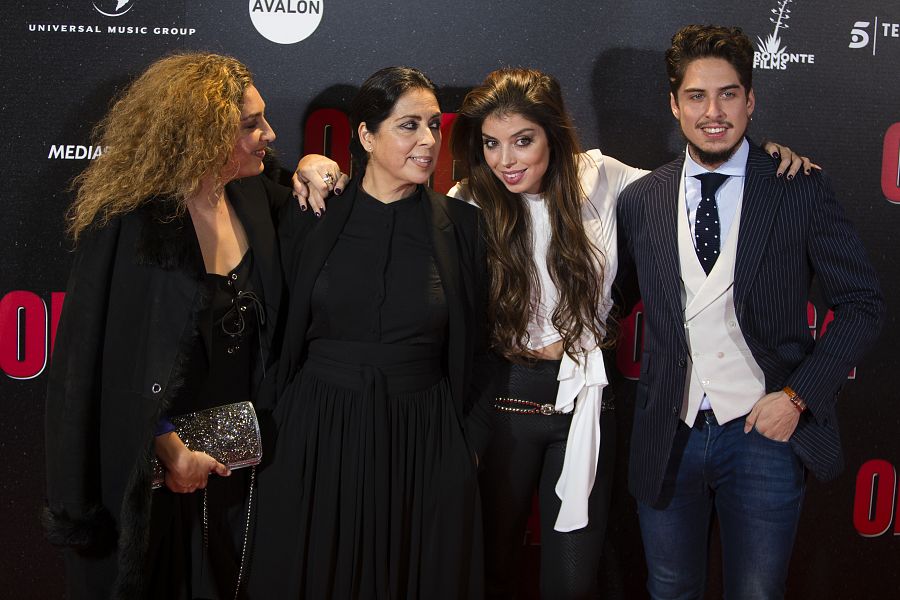 Estrella Morente, Aurora Carbonell, Soleá Morente y José Enrique Morente durante la premiere del documental 'Omega' en Madrid
