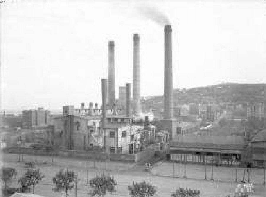 Riegos y Fuerza del Ebro, coneguda com La Canadenca, a l'avinguda del Paral·lel, al Poble Sec de Barcelona