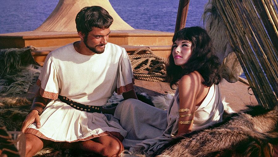 Todd Armstrong y Nancy Kovack en 'Jasón y los argonautas' (1963)