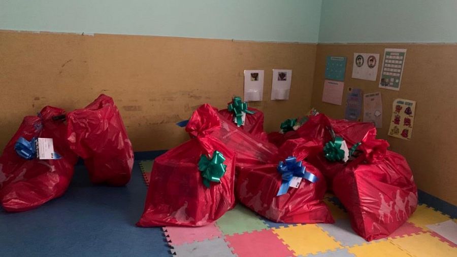 Regalos de los Reyes Magos en el centro de Cáritas en el Sector seis de la Cañada Real