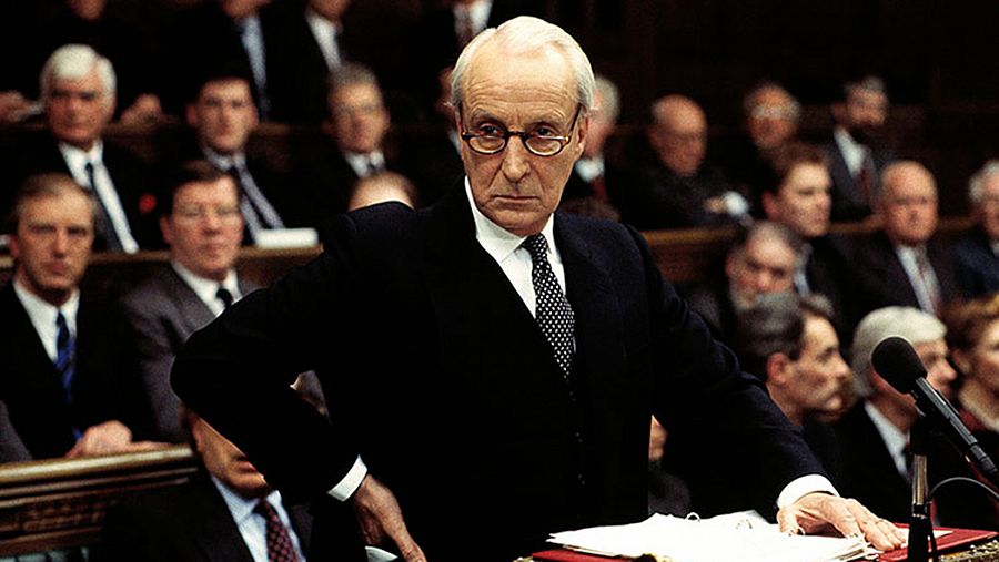 Francis Urquhart traza un plan para derrocar al Primer Ministro y reemplazarle.