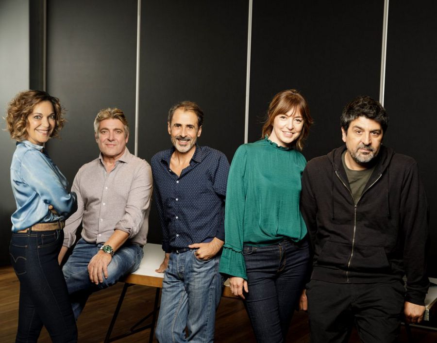 Cristina Plazas, Pere Arquillué, Lluís Villanueva, Àgata Roca i l'autor i director de 53 diumenges, Cesc Gay