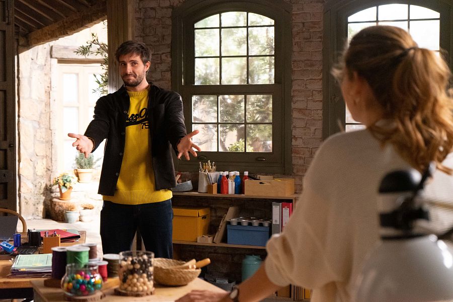 sergio aparece por el taller de Julia