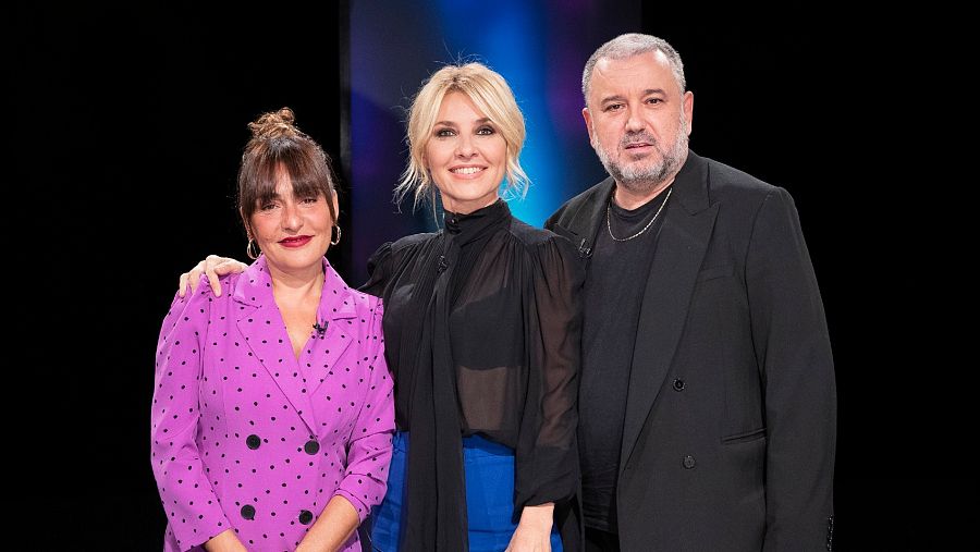 Candela Peña y Felix Sabroso junto a Cayetana Guillén Cuervo en Versión Española