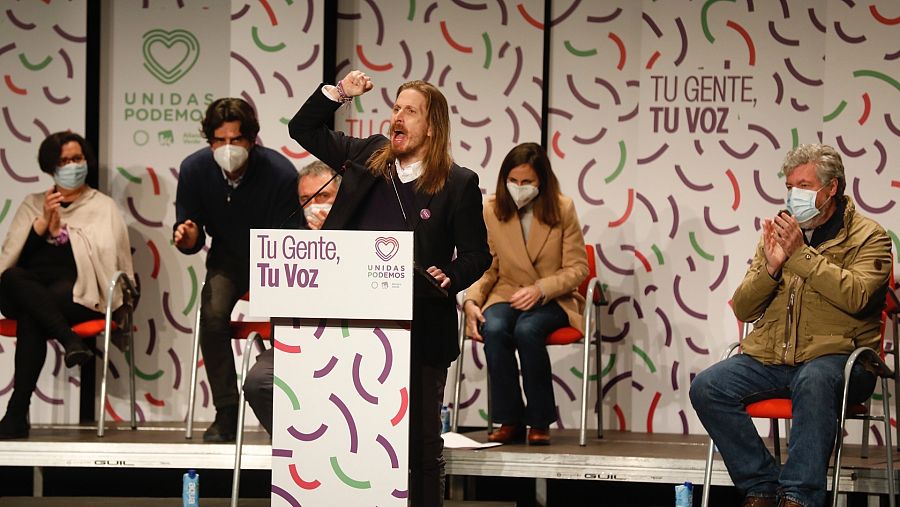 El candidato de Unidas Podemos a la Junta de Castilla y León, Pablo Fernández, interviene en un acto de precampaña en Valladolid.