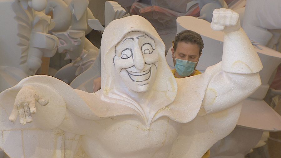 La escalada del precio de materiales como el corcho o la madera ha complicado aún más su trabajo