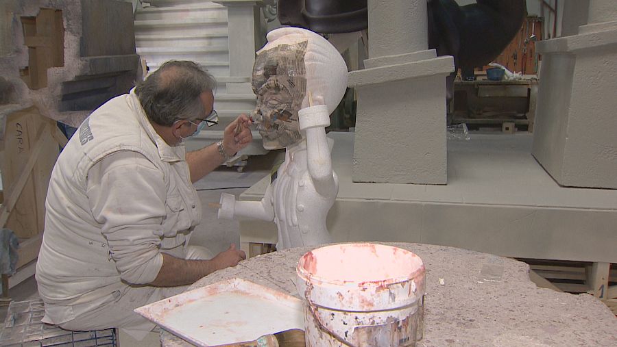 Los artistas falleros miran con incertidumbre su futuro más próximo