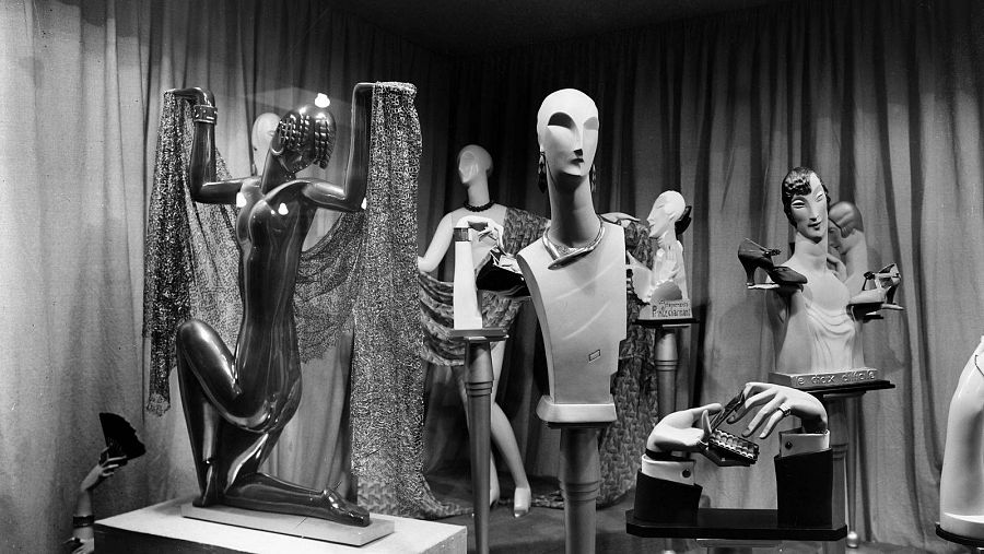 Maniquins a la seccio francesa del Palau de l'Art Textil de l'Exposició Internacional de Barcelona de 1929