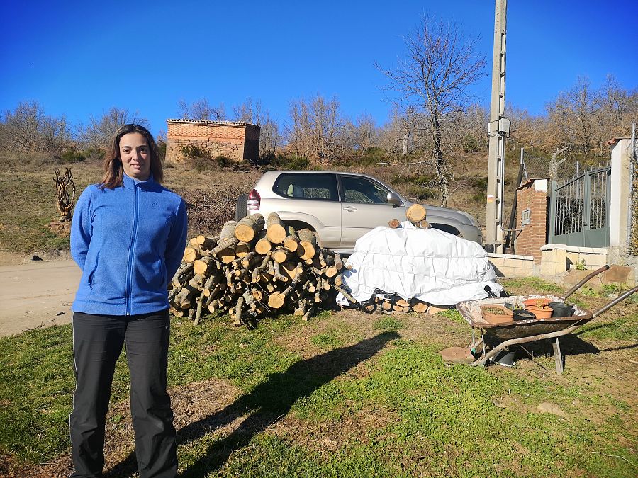 Vanesa y su marido Javier tienen ganado en tres pueblos de la Sierra de la Demanda (Burgos)