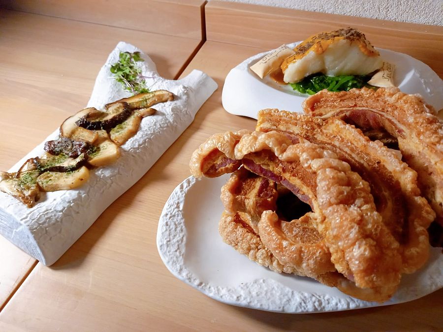 Receta de bacalao con jugo de callos y algas wakame