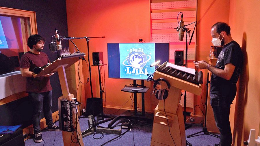 Eduardo y Moure durante la grabación de 'Órbita Laika, el podcast'