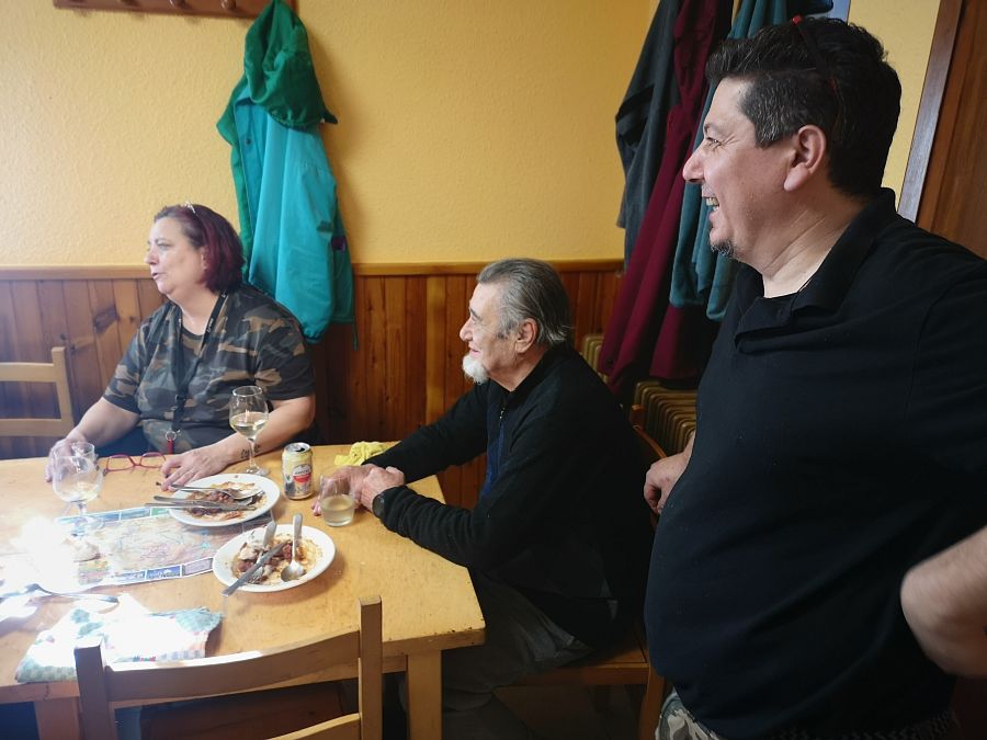La familia de Sandra ha hecho cocido a fuego lento hoy para comer en el Bar