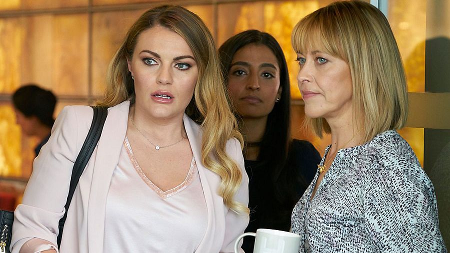 Hannah defendiendo un caso | The Split