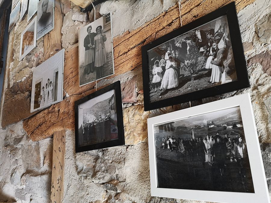  El museo etnológico de Sarnago está repleto de fotos de antiguos habitantes