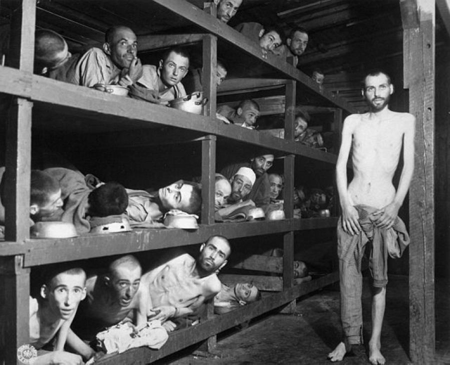 Se pueden adivinar la esperanza en sus rostros: imagen de Buchenwald tras la liberación