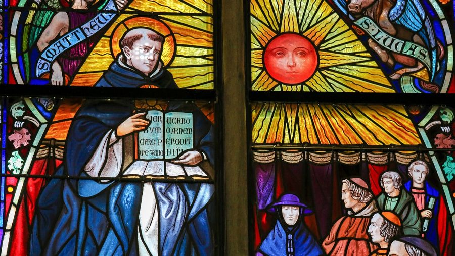 Vidriera de Santo Tomás de Aquino en la Catedral de Mechelen (Bélgica)