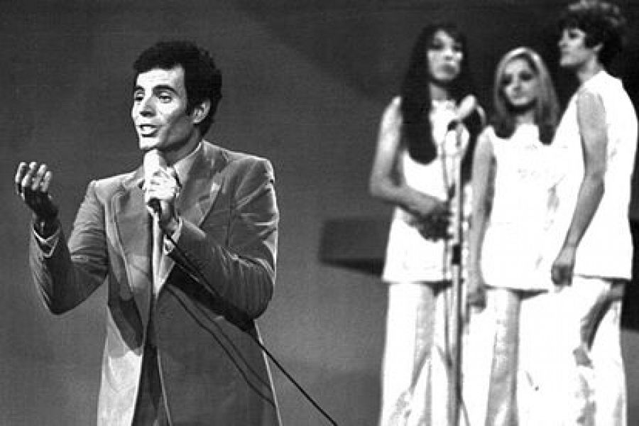 Julio Iglesias durante su participación en Eurovisión de 1970