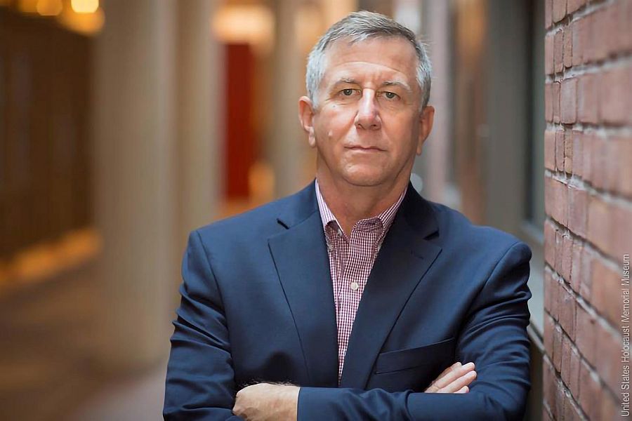 El agente jubilado del FBI Vince Pankoke lideró al equipo de investigación sobre el notario judío de Ámsterdam que reveló a la Gestapo el escondite de Ana Frank.