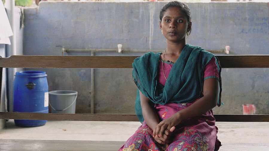 Kalavaty, niña esclava en taller textil de la India