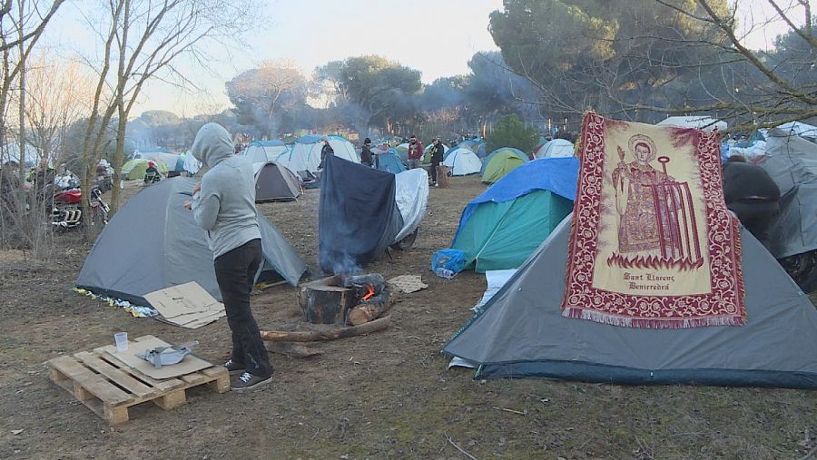 Motoristas acampados durante la concentración