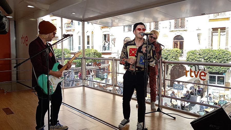 Varry Brava actuando