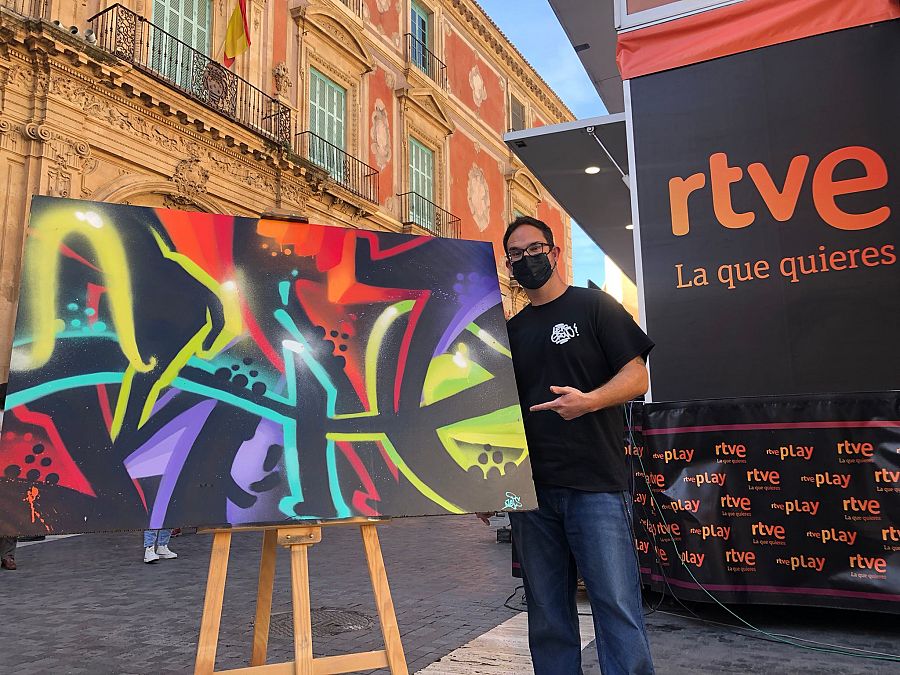Nels con el grafiti especial para RTVE