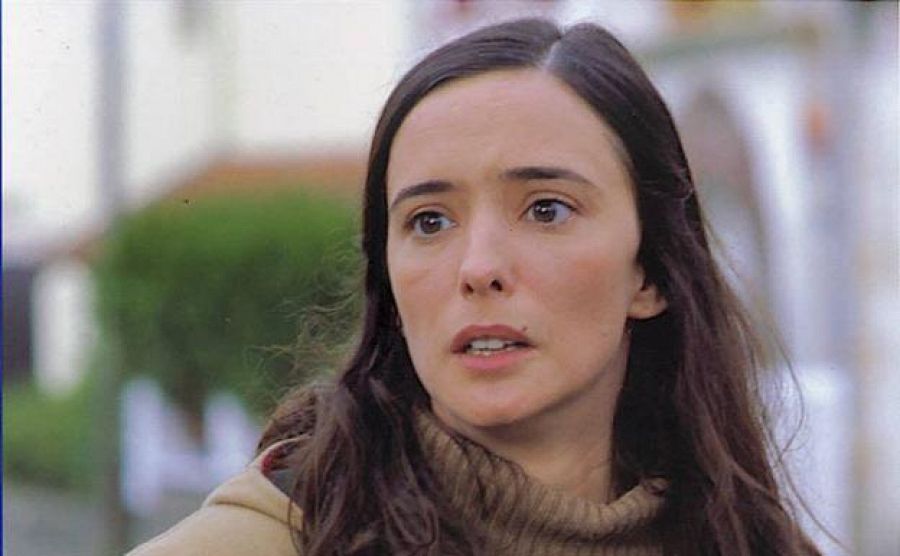 Ana Torrent interpreta a Dolores González Catarain en 'Yoyes' (2000)