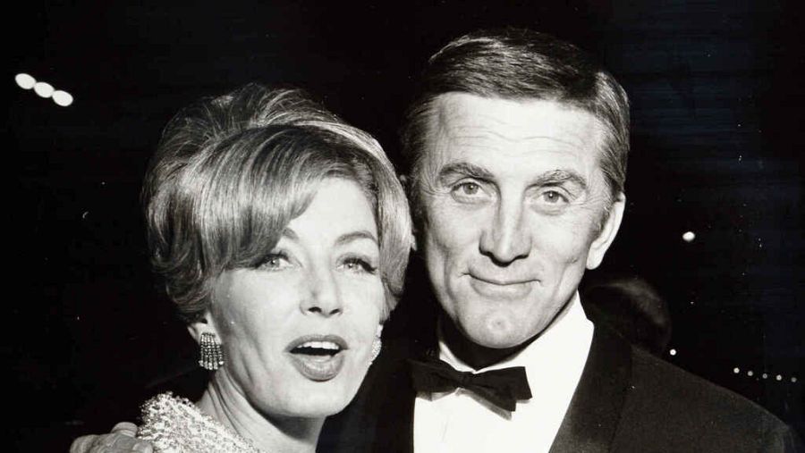 Kirk Douglas y su esposa Anne Buydens