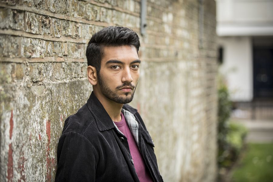 Raza Shar (Nabhaan Rizwan) en Informer