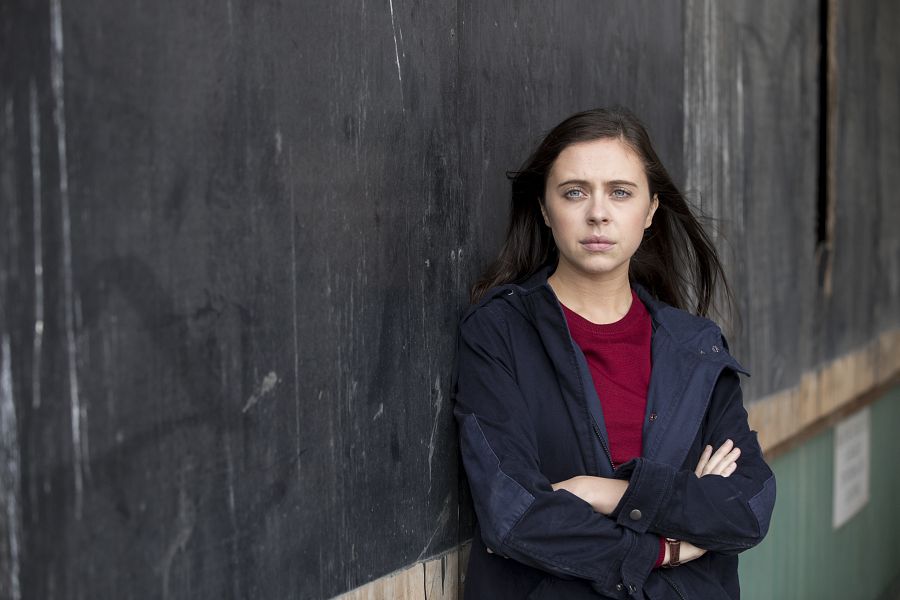 Holly Morten (Bel Powley) en Informer