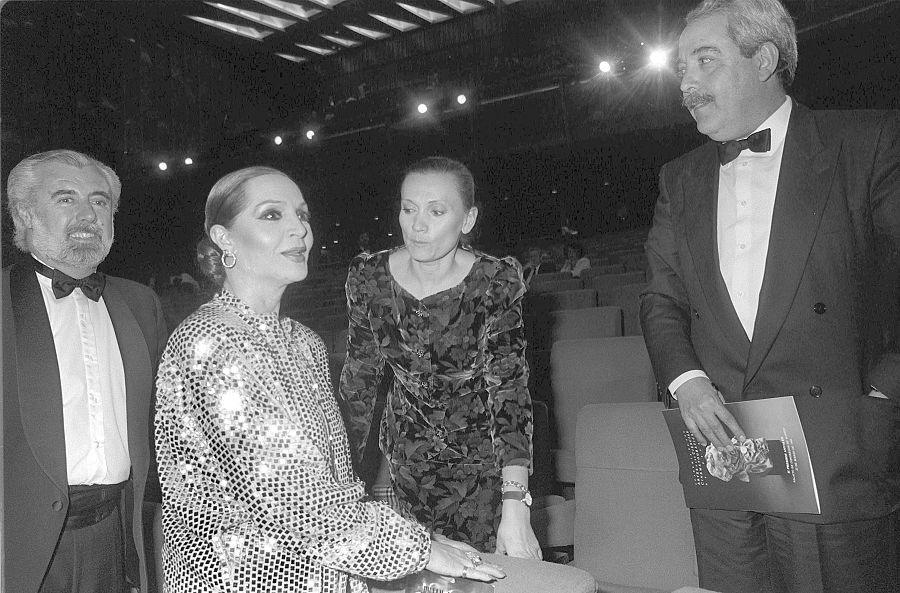 Sara Montiel en los Premios Goya 1988