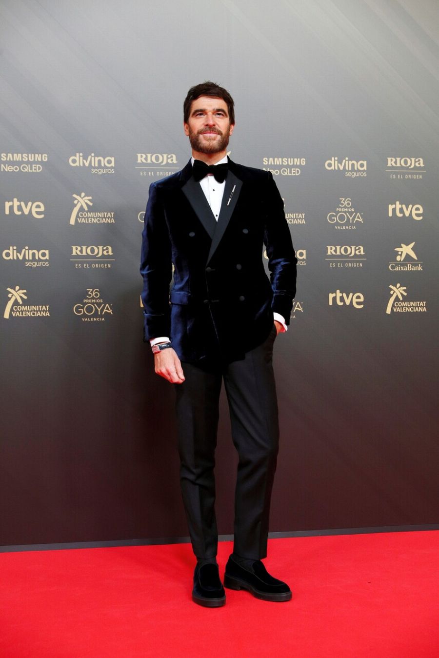 Alfonso Bassave en la alfombra roja de los Premios Goya 2022